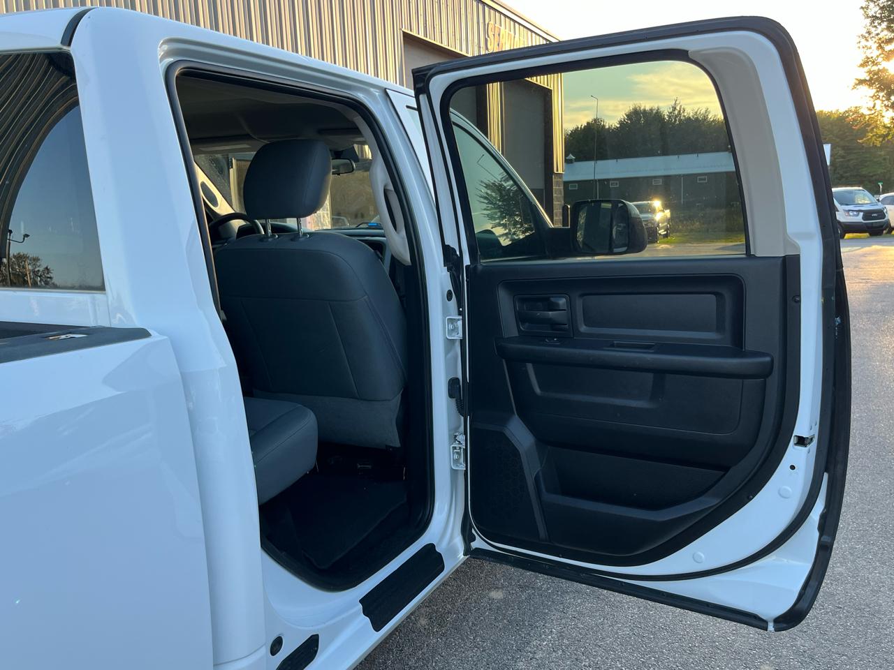 RAM 2500 Tradesman 4x4 Crew Cab 6'4" Box 2018