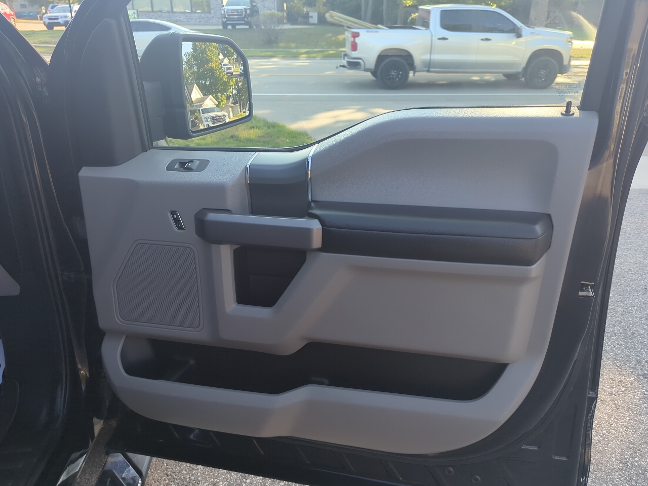 Ford F-150 XLT 4WD SuperCrew 5.5' Box 2019 Ford F-150 XLT 4WD SuperCrew 5.5' Box 2019