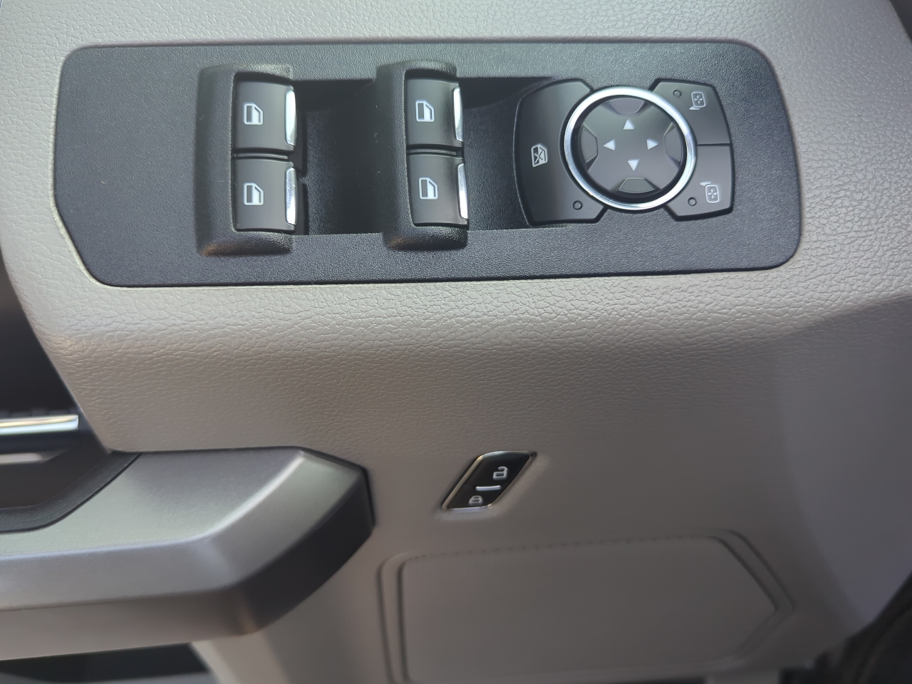 Ford F-150 XLT 4WD SuperCrew 5.5' Box 2019 Ford F-150 XLT 4WD SuperCrew 5.5' Box 2019