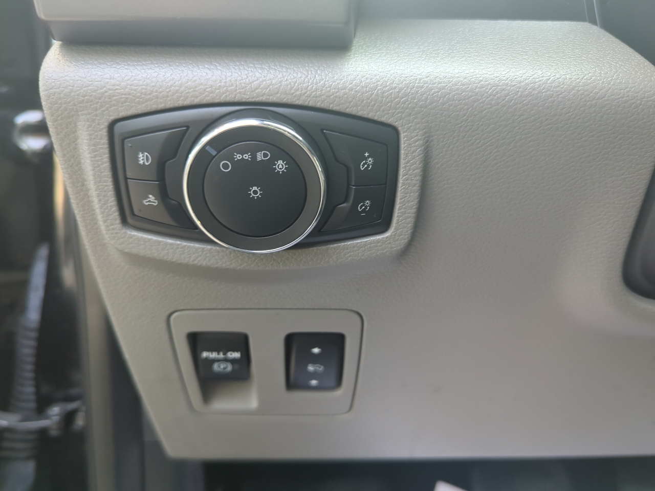 Ford F-150 XLT 4WD SuperCrew 5.5' Box 2019 Ford F-150 XLT 4WD SuperCrew 5.5' Box 2019