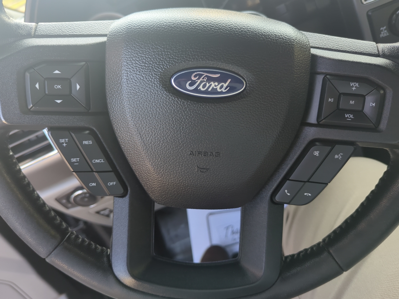 Ford F-150 XLT 4WD SuperCrew 5.5' Box 2019 Ford F-150 XLT 4WD SuperCrew 5.5' Box 2019