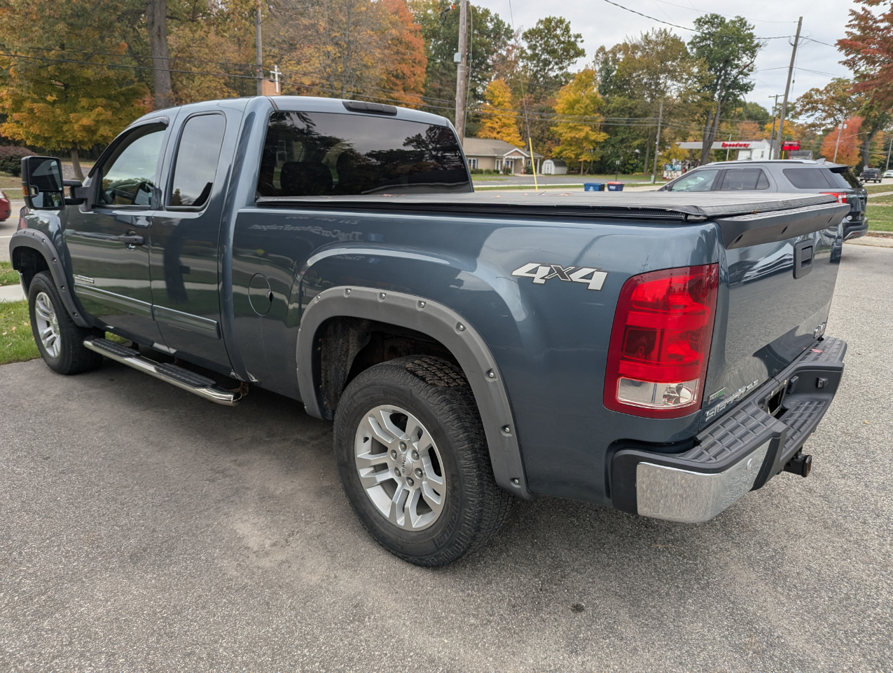 GMC Sierra 1500 4WD Ext Cab 143.5" SLE 2010 GMC Sierra 1500 4WD Ext Cab 143.5" SLE 2010