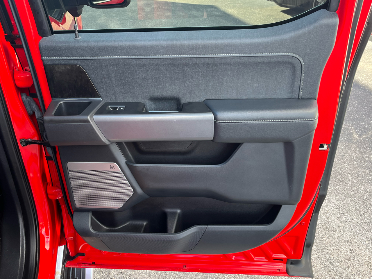 Ford F-150 Lariat SuperCab 6.5-ft. Bed 4WD 2022 Ford F-150 Lariat SuperCab 6.5-ft. Bed 4WD 2022