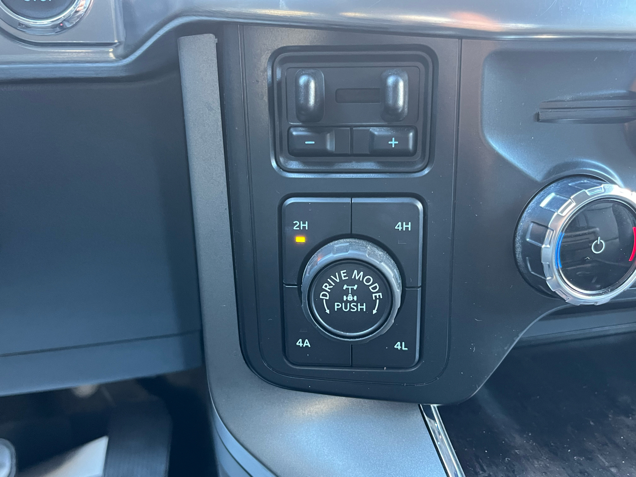 Ford F-150 Lariat SuperCab 6.5-ft. Bed 4WD 2022 Ford F-150 Lariat SuperCab 6.5-ft. Bed 4WD 2022