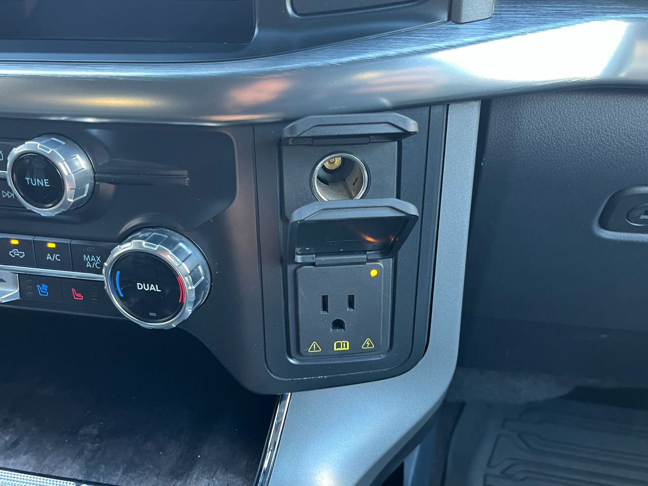 Ford F-150 Lariat SuperCab 6.5-ft. Bed 4WD 2022 Ford F-150 Lariat SuperCab 6.5-ft. Bed 4WD 2022