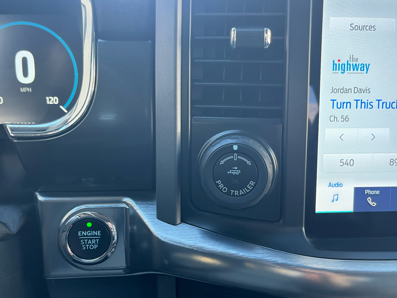 Ford F-150 Lariat SuperCab 6.5-ft. Bed 4WD 2022 Ford F-150 Lariat SuperCab 6.5-ft. Bed 4WD 2022