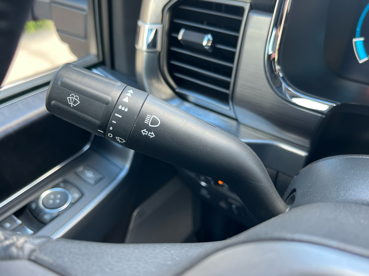 Ford F-150 Lariat SuperCab 6.5-ft. Bed 4WD 2022 Ford F-150 Lariat SuperCab 6.5-ft. Bed 4WD 2022