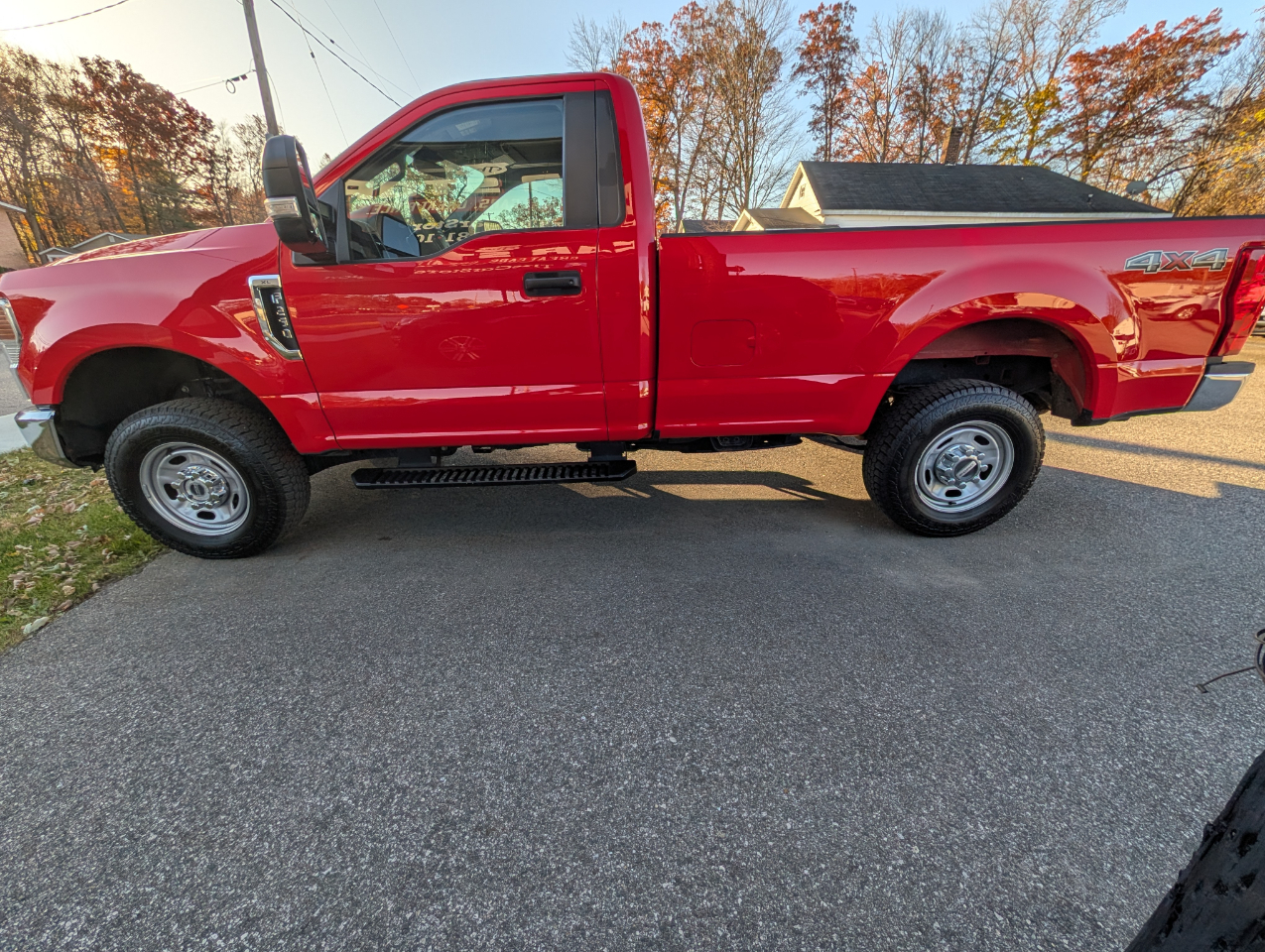 Ford Super Duty F-250 SRW XLT 4WD Reg Cab 8' Box 2022