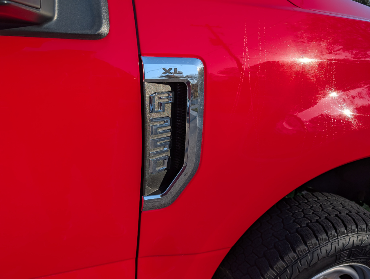 Ford Super Duty F-250 SRW XLT 4WD Reg Cab 8' Box 2022