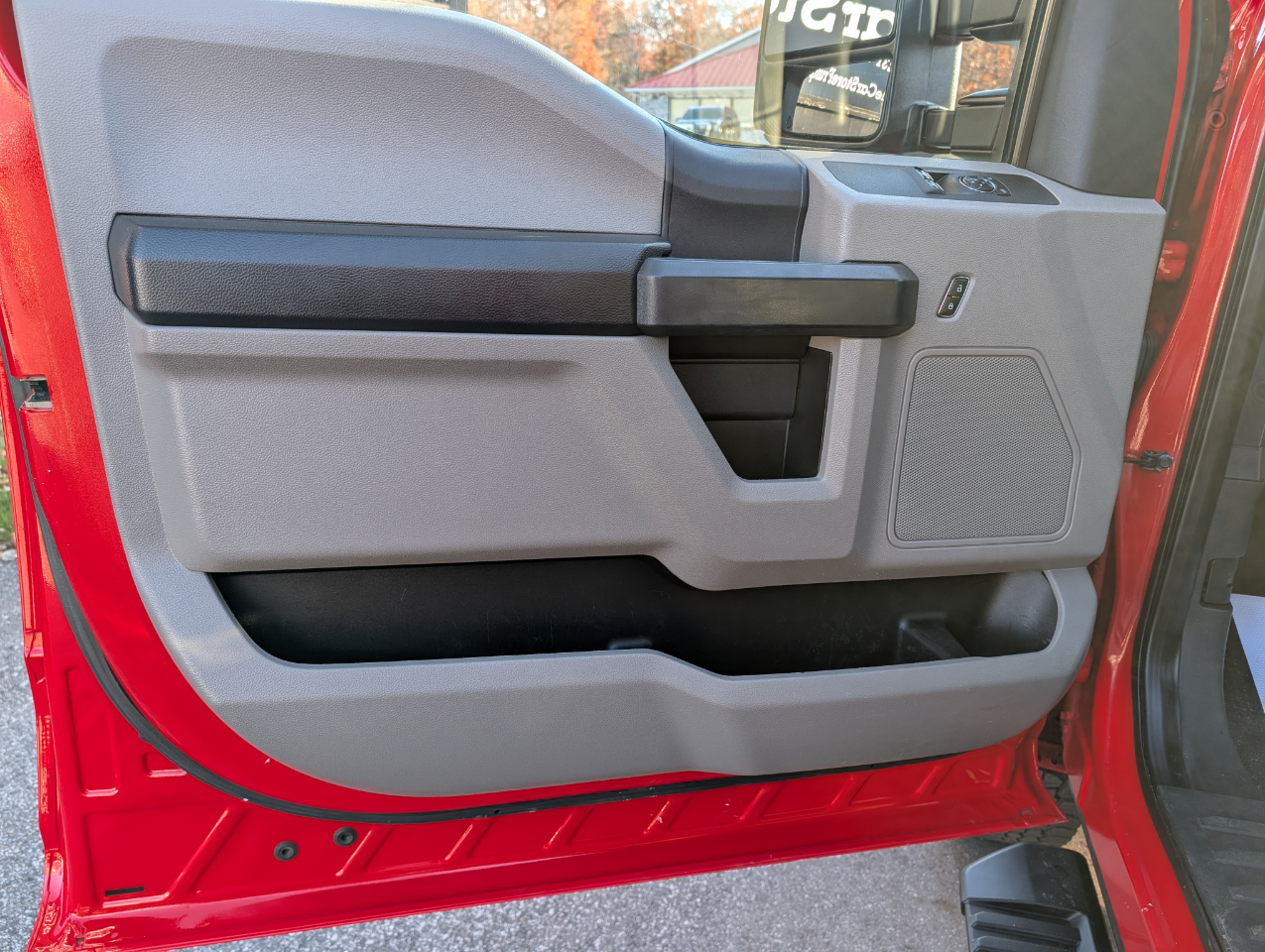 Ford Super Duty F-250 SRW XLT 4WD Reg Cab 8' Box 2022