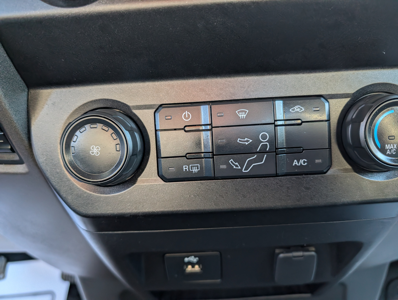 Ford Super Duty F-250 SRW XLT 4WD Reg Cab 8' Box 2022