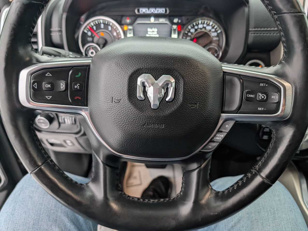 RAM 1500 Laramie 4x4 Crew Cab 5'7" Box 2019