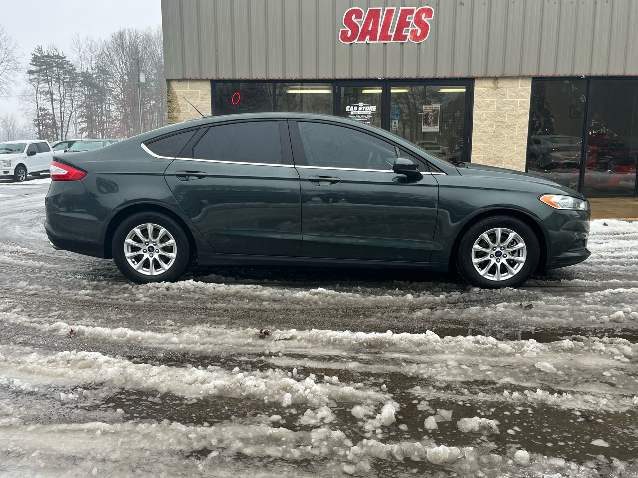 Ford Fusion 4dr Sdn S FWD 2016