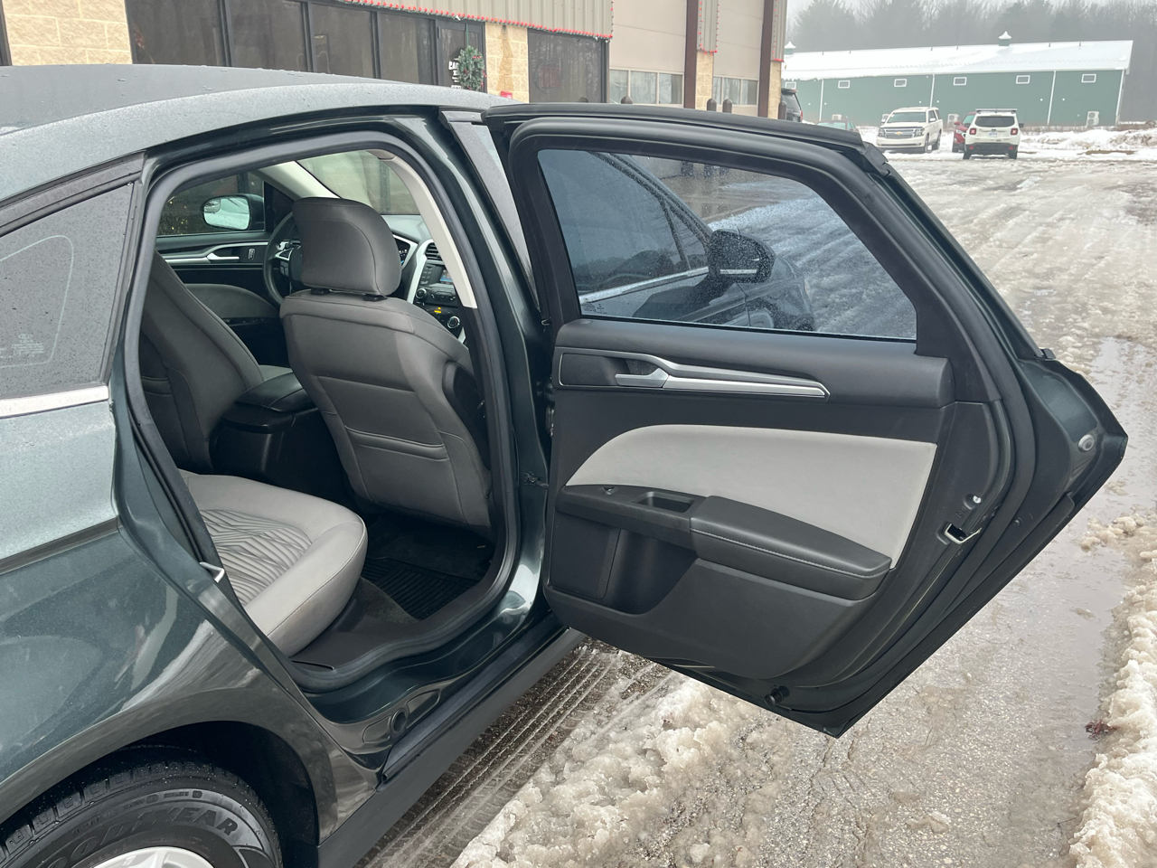 Ford Fusion 4dr Sdn S FWD 2016