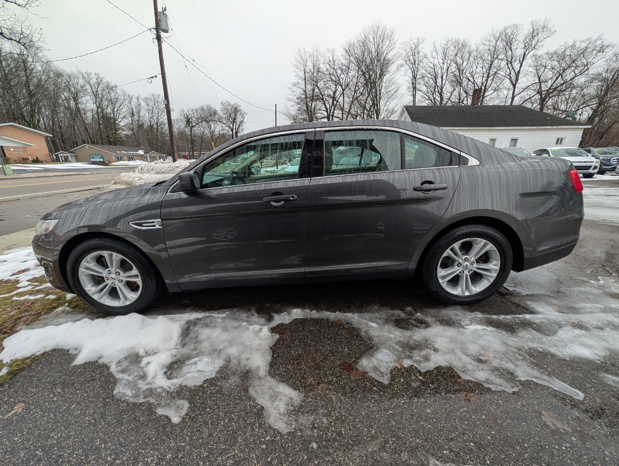 Ford Taurus 4dr Sdn SE FWD 2015