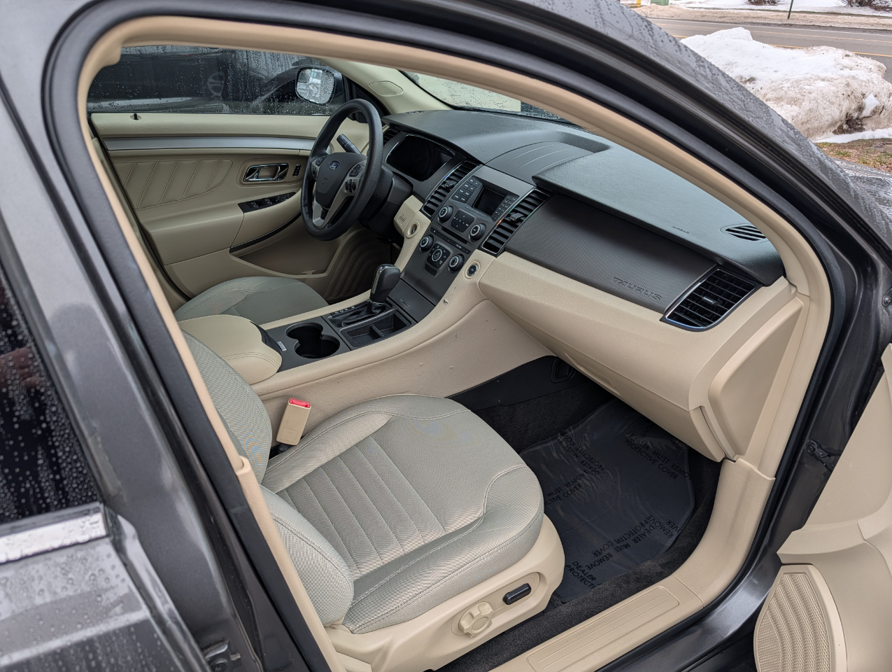 Ford Taurus 4dr Sdn SE FWD 2015