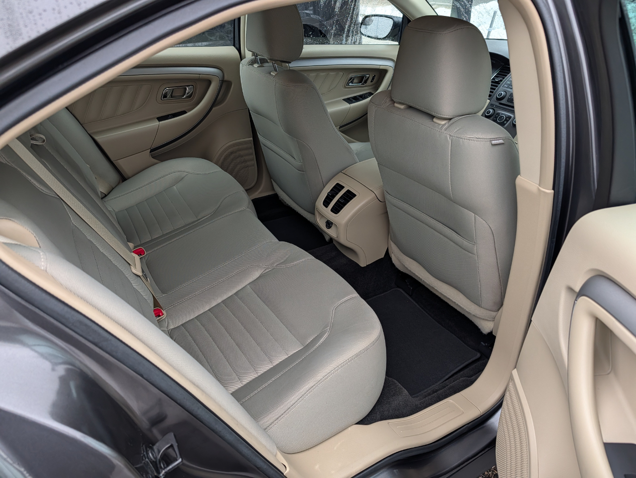 Ford Taurus 4dr Sdn SE FWD 2015