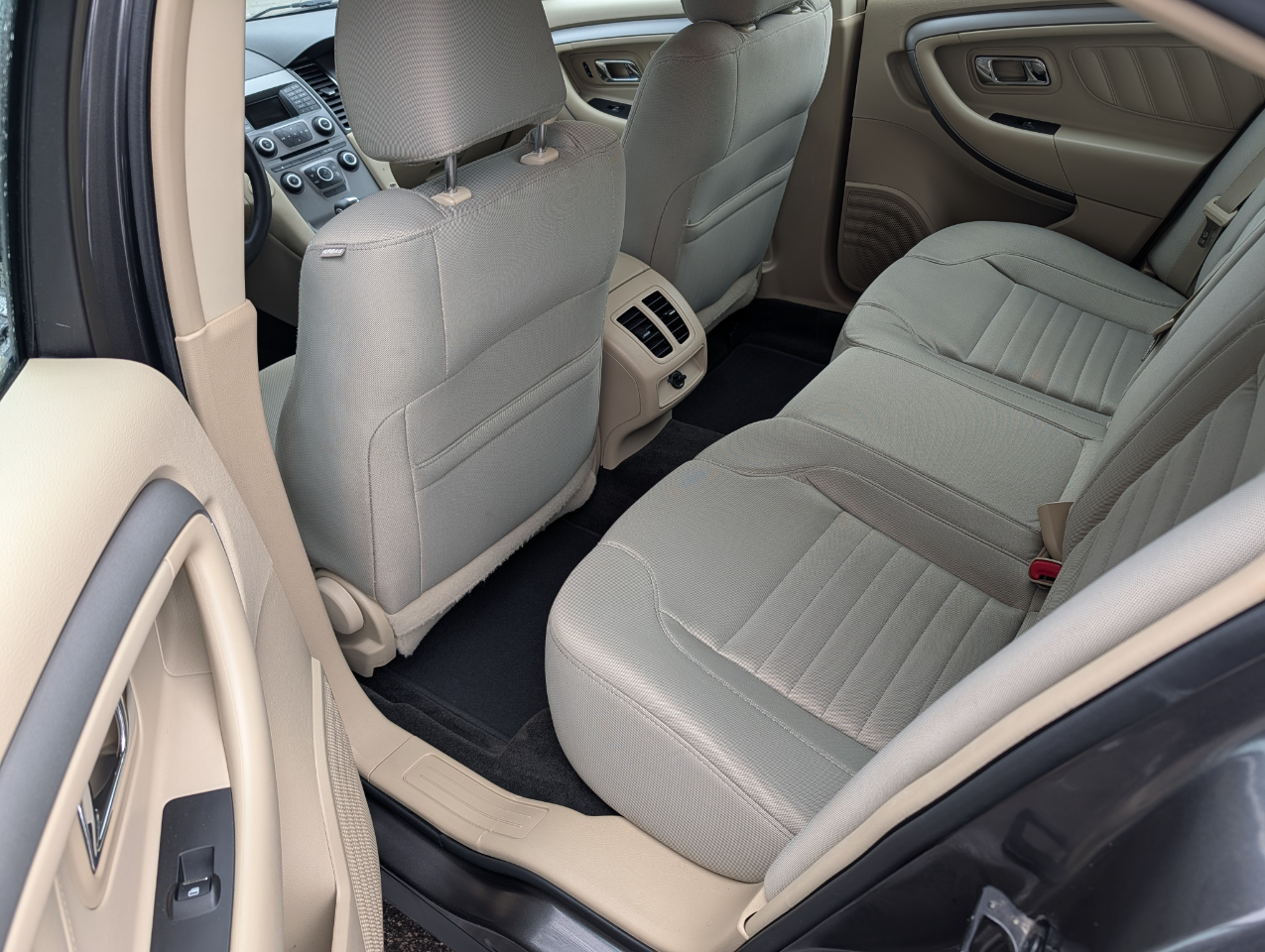 Ford Taurus 4dr Sdn SE FWD 2015