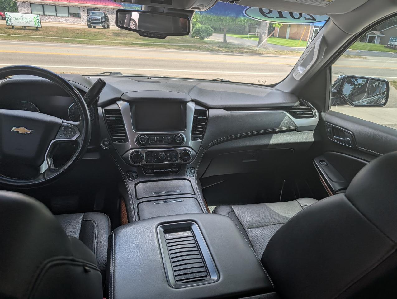 Chevrolet Suburban 4WD 4dr 1500 Premier 2019