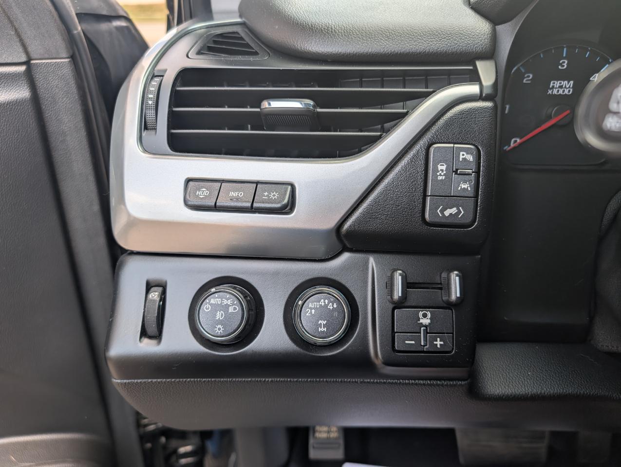 Chevrolet Suburban 4WD 4dr 1500 Premier 2019