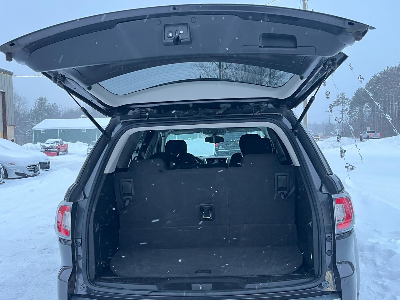 GMC Acadia AWD 4dr SLE w/SLE-1 2015