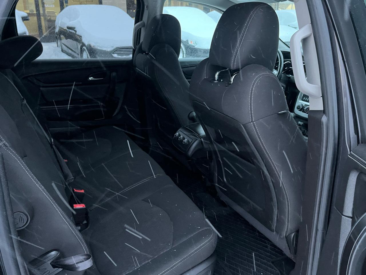 GMC Acadia AWD 4dr SLE w/SLE-1 2015