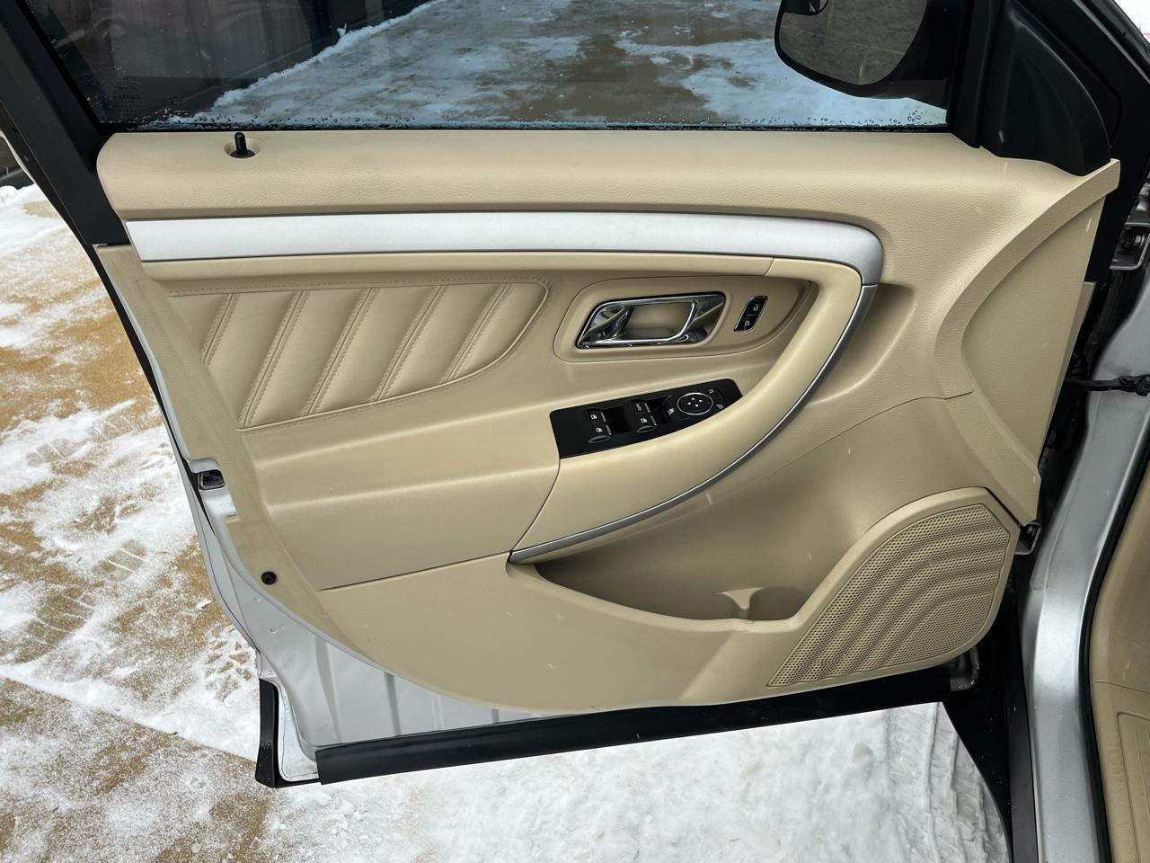 Ford Taurus SE FWD 2017