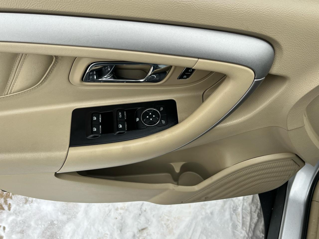 Ford Taurus SE FWD 2017