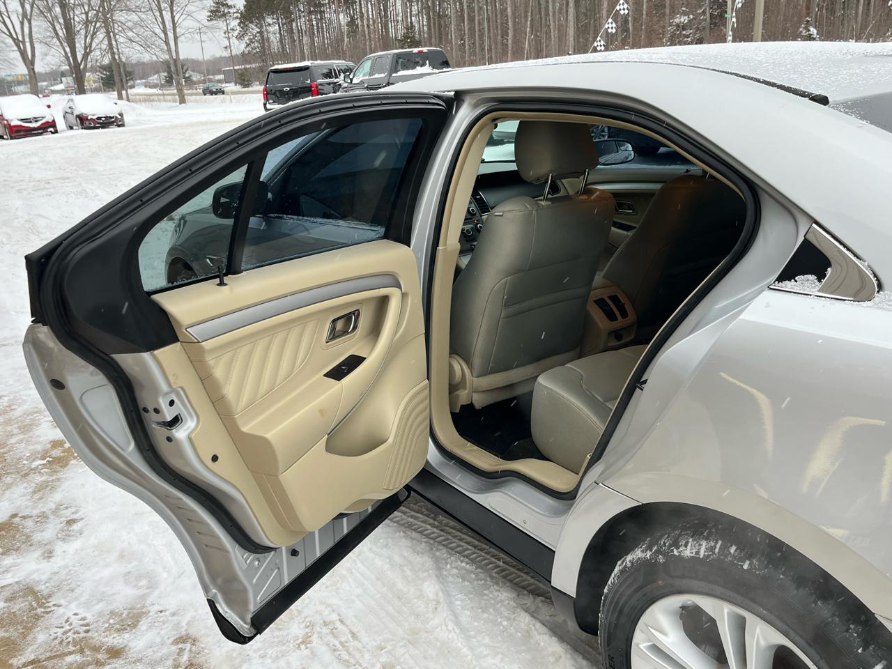 Ford Taurus SE FWD 2017