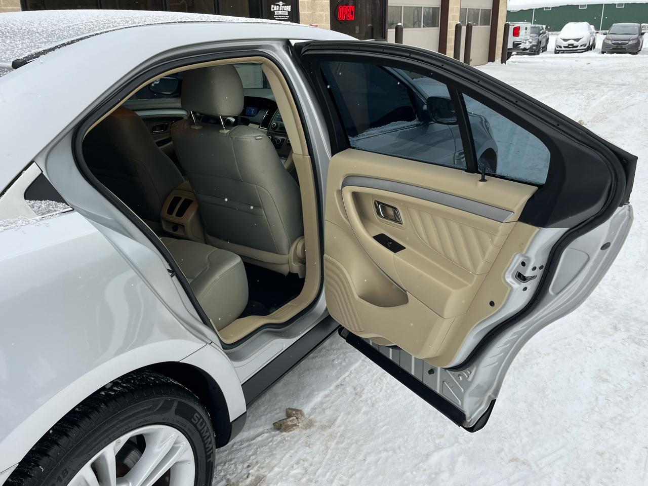 Ford Taurus SE FWD 2017