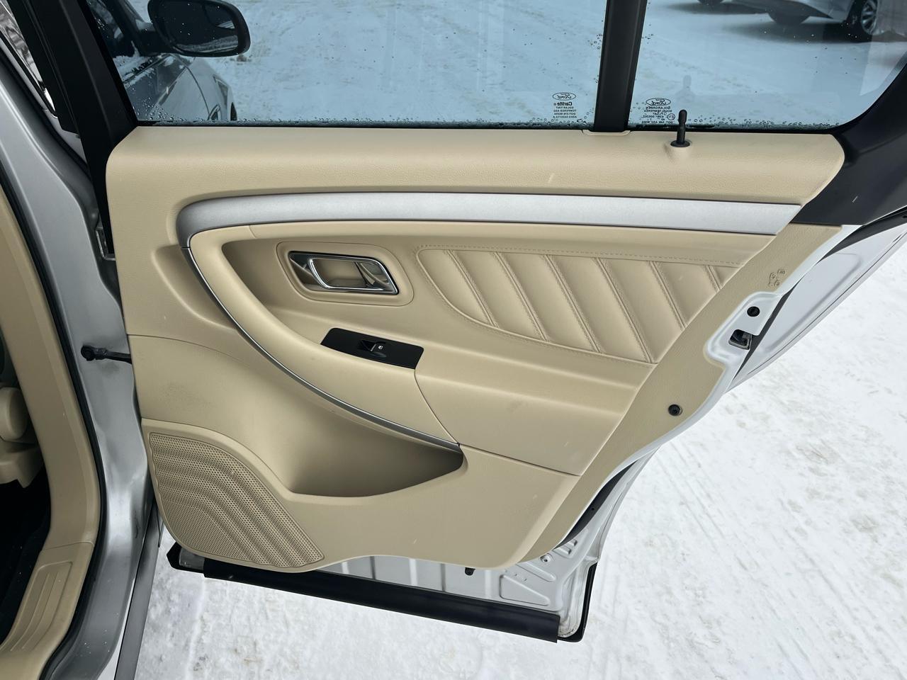 Ford Taurus SE FWD 2017