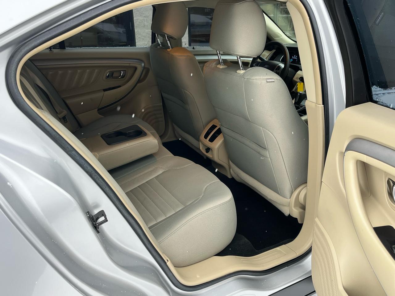 Ford Taurus SE FWD 2017