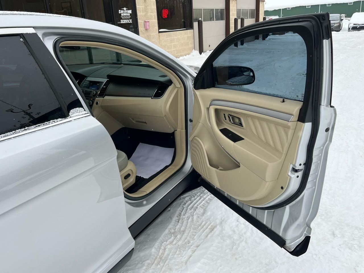 Ford Taurus SE FWD 2017