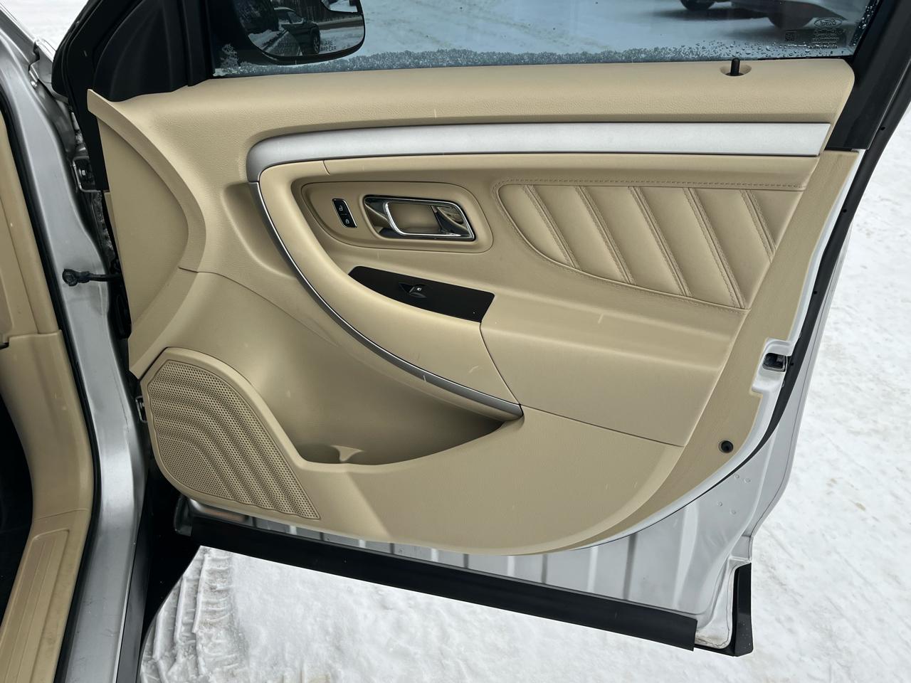 Ford Taurus SE FWD 2017