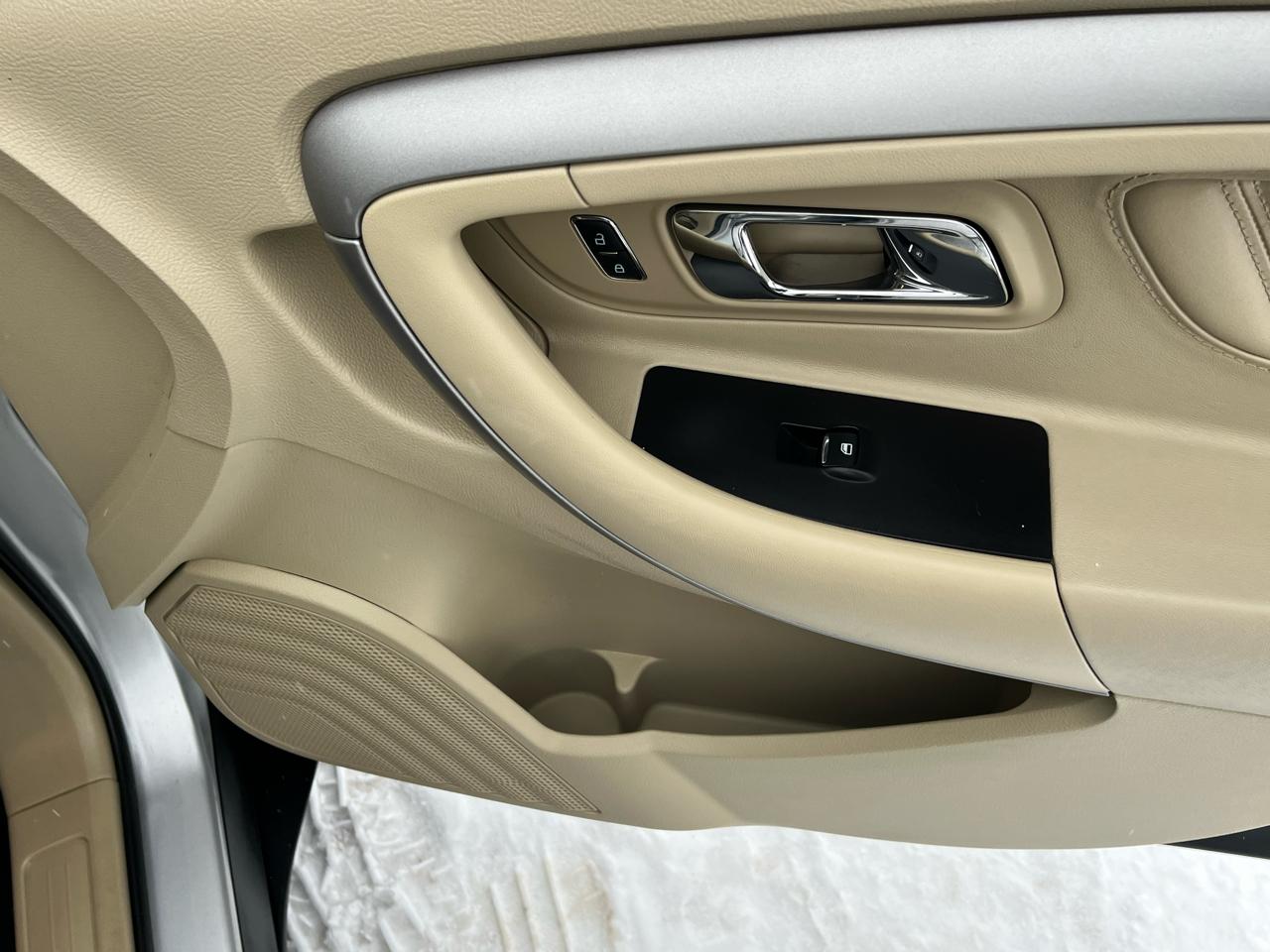 Ford Taurus SE FWD 2017