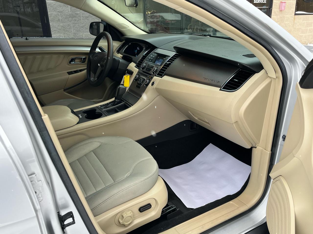 Ford Taurus SE FWD 2017