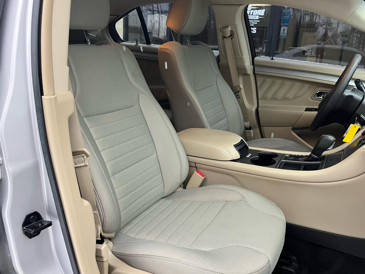 Ford Taurus SE FWD 2017