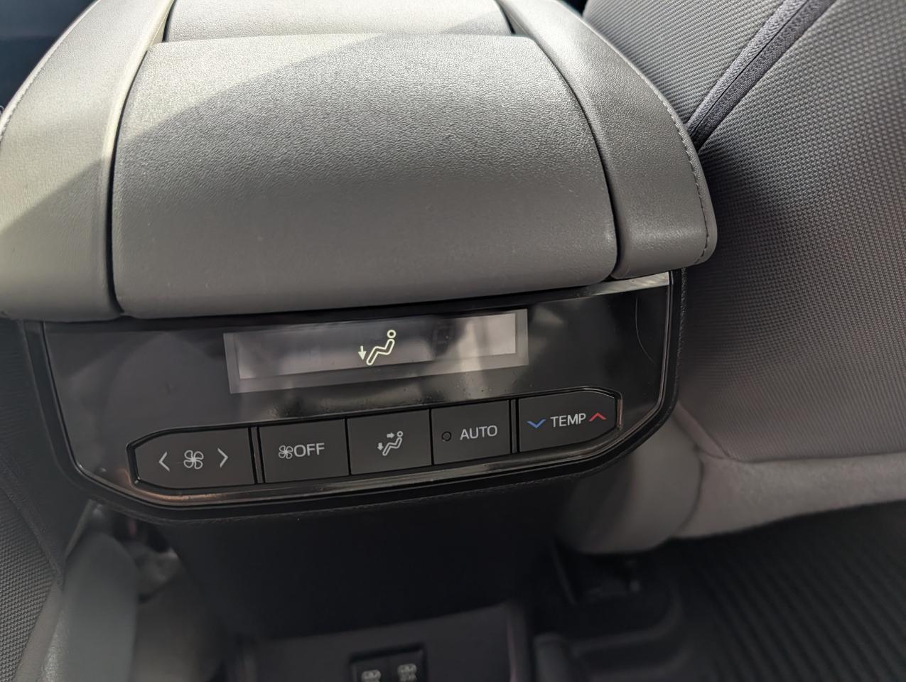 Toyota Highlander LE AWD (Natl) 2020