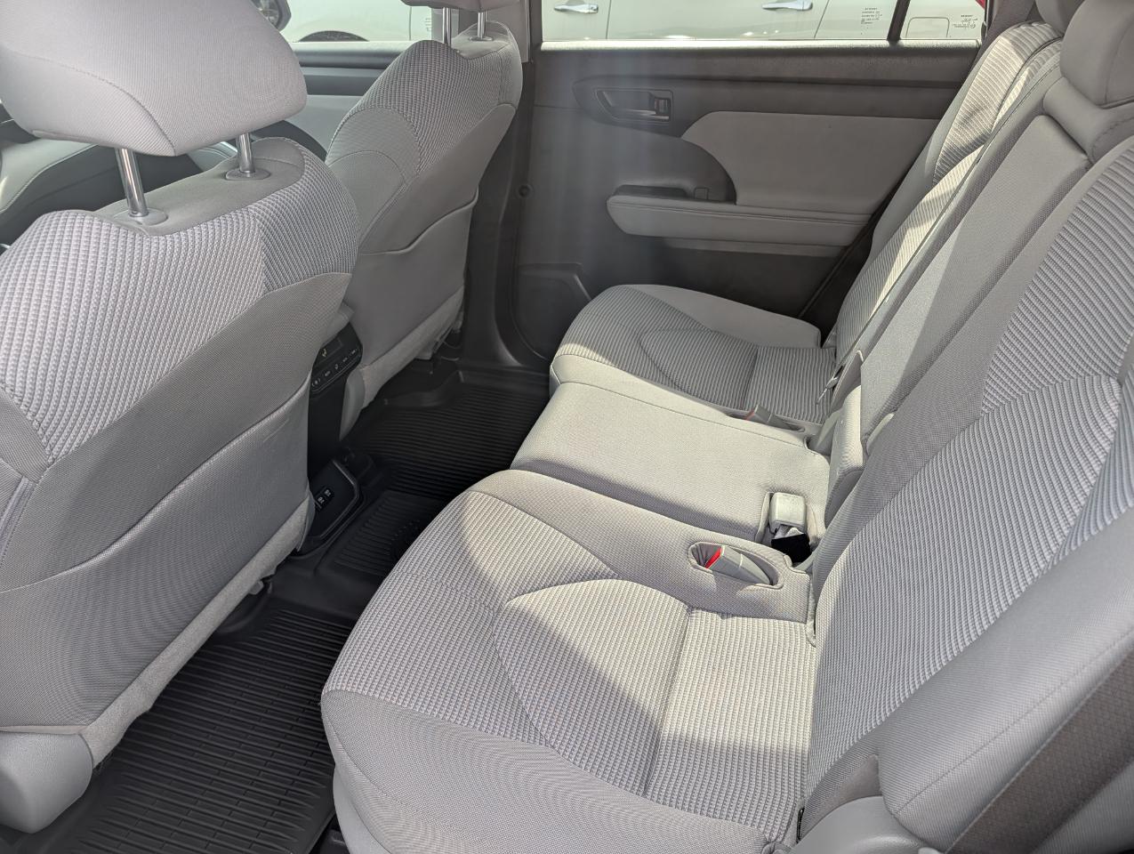 Toyota Highlander LE AWD (Natl) 2020