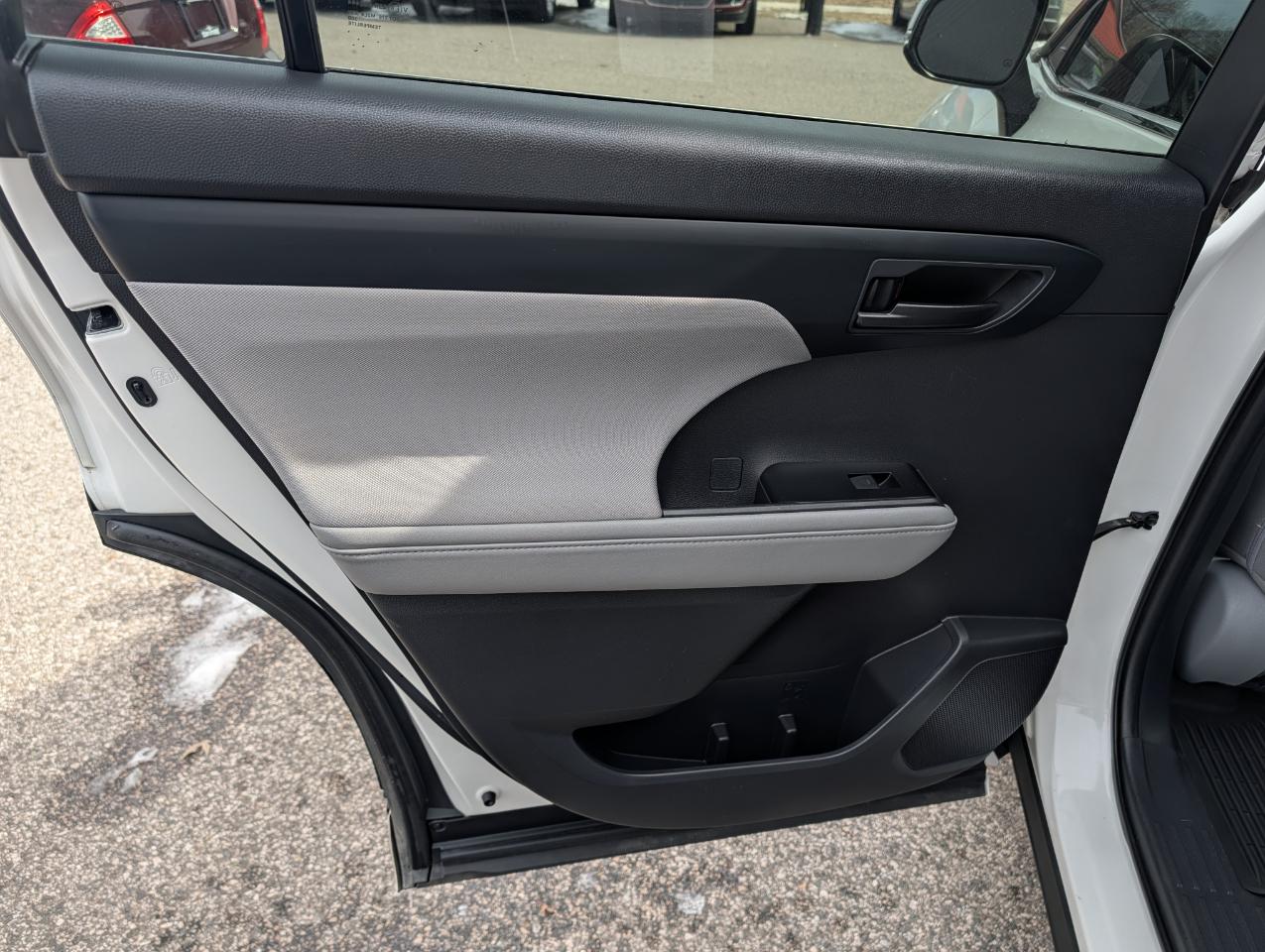 Toyota Highlander LE AWD (Natl) 2020