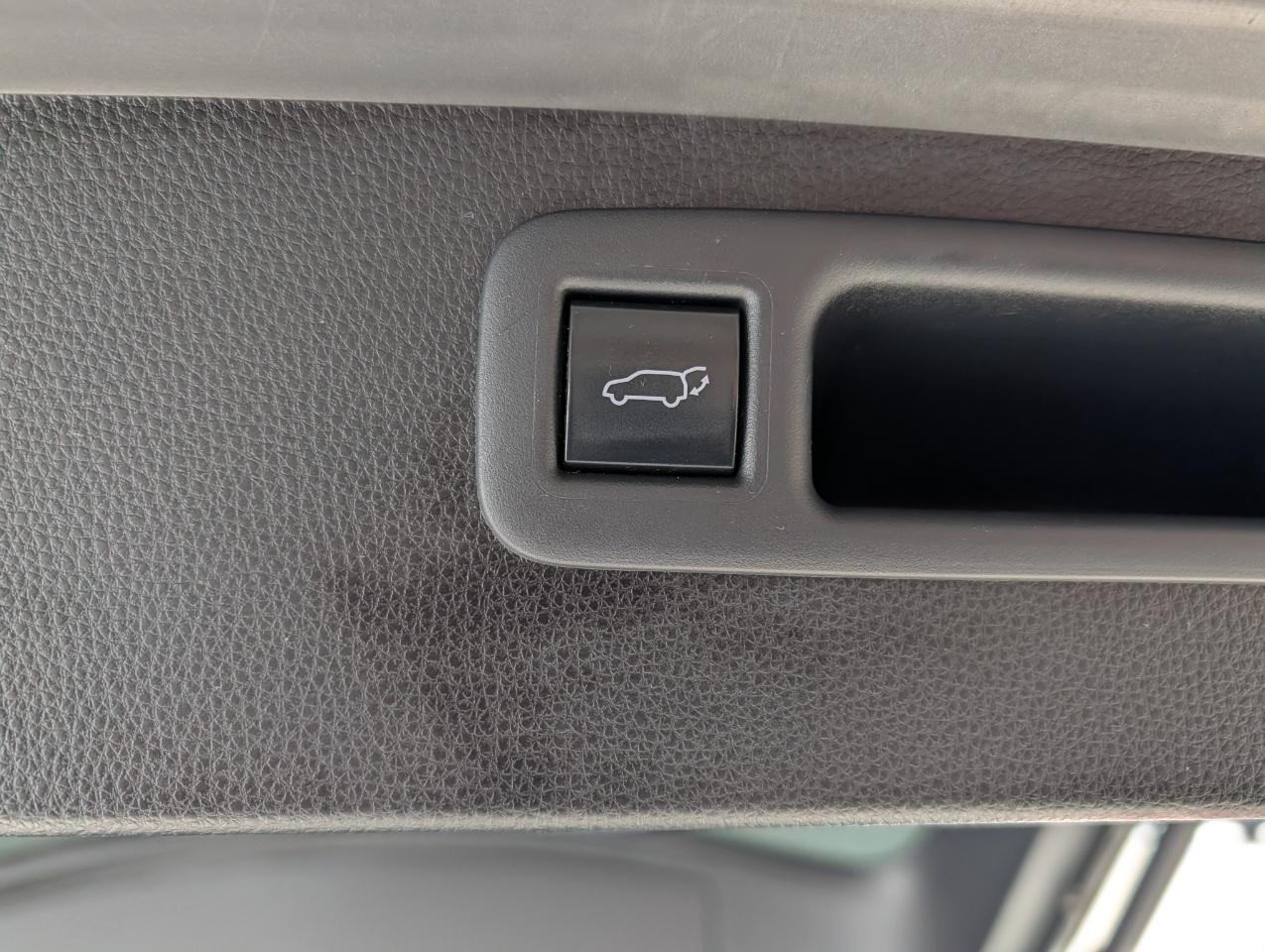 Toyota Highlander LE AWD (Natl) 2020