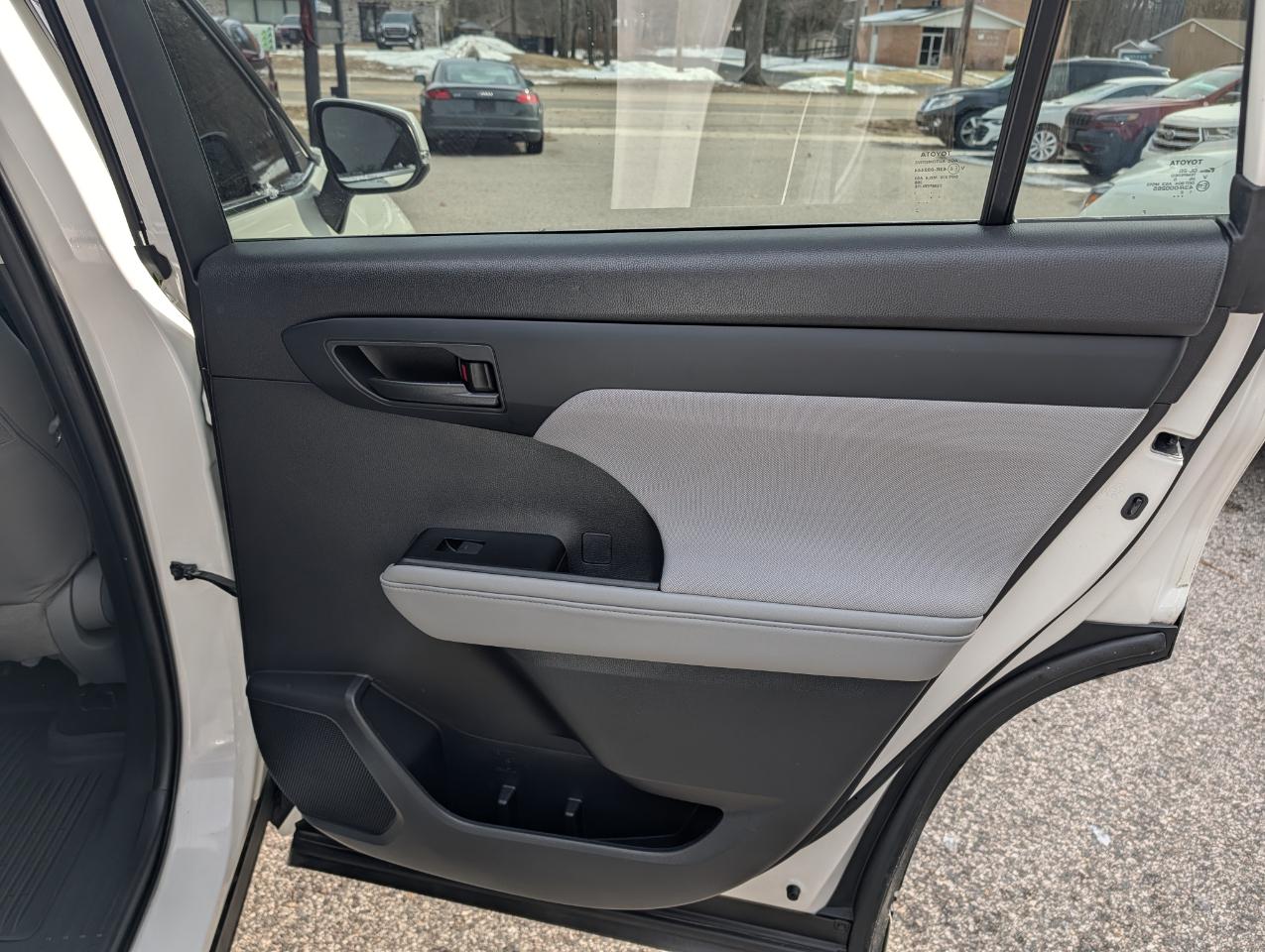 Toyota Highlander LE AWD (Natl) 2020