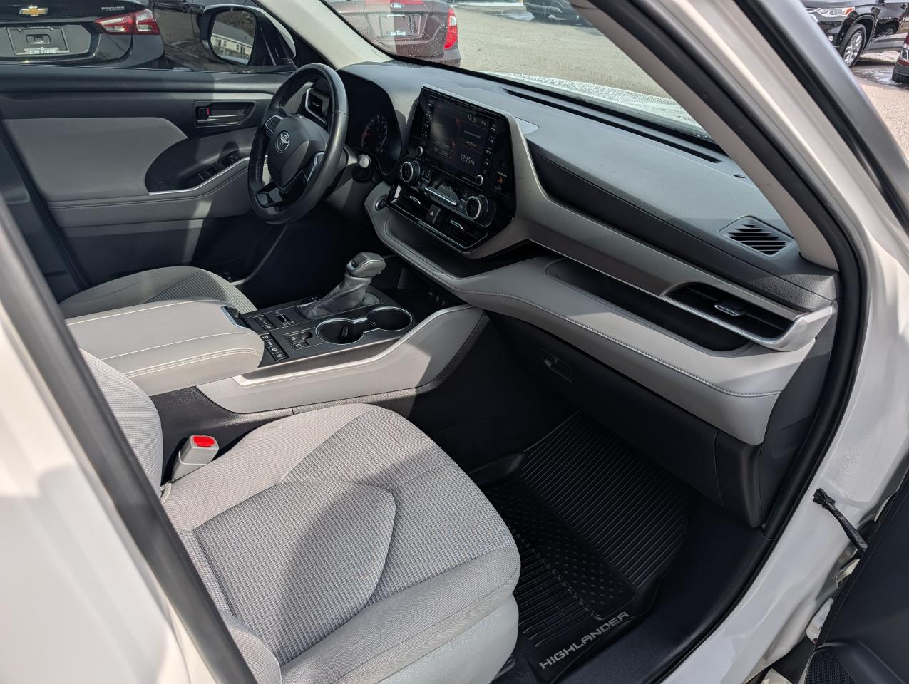 Toyota Highlander LE AWD (Natl) 2020