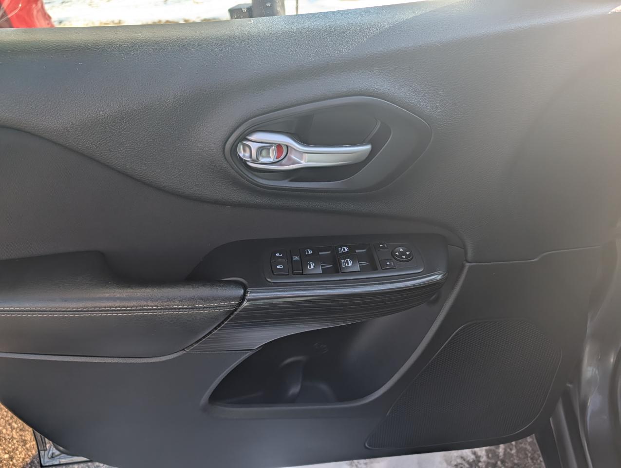 Jeep Cherokee 4WD 4dr North 2016