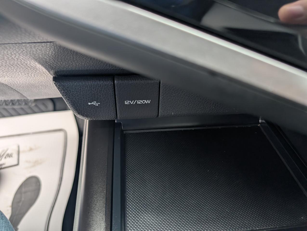 Toyota Camry LE Auto (Natl) 2022