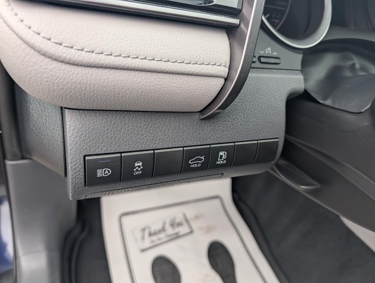 Toyota Camry LE Auto (Natl) 2022