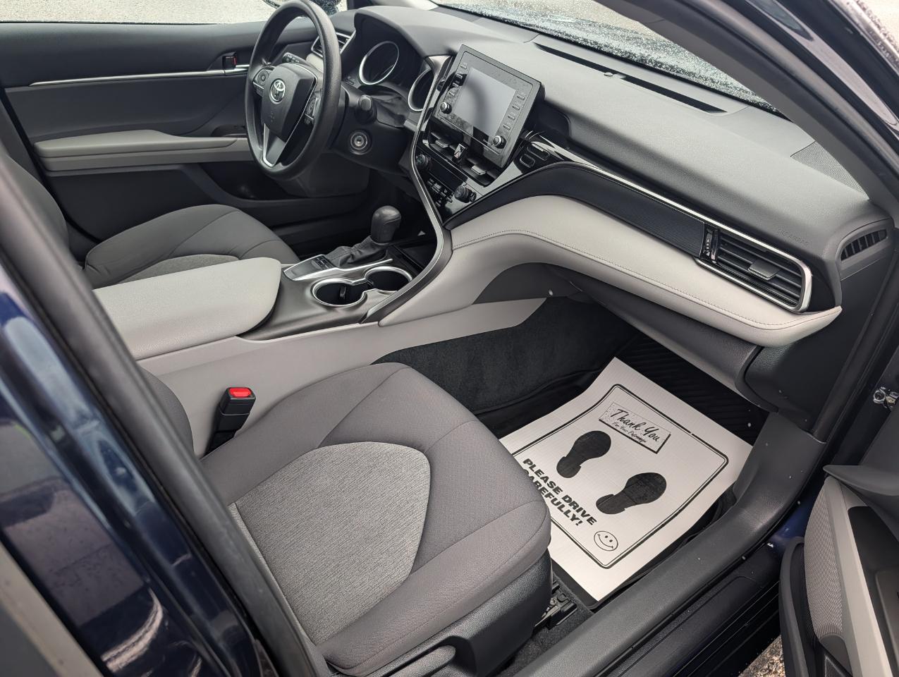 Toyota Camry LE Auto (Natl) 2022