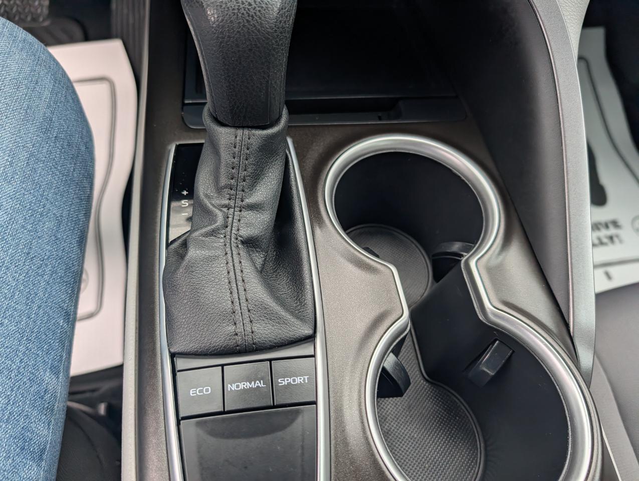 Toyota Camry LE Auto (Natl) 2022