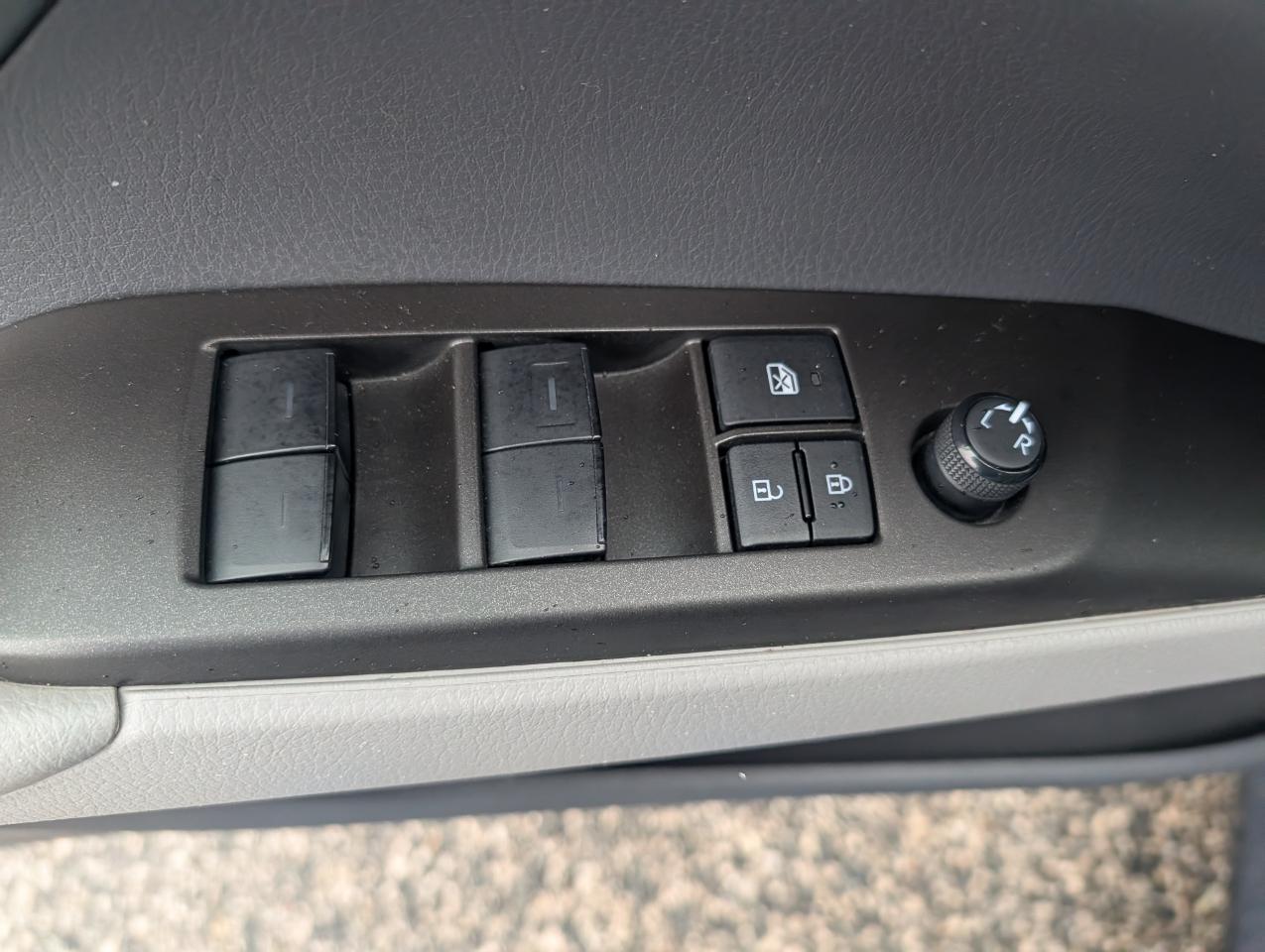 Toyota Camry LE Auto (Natl) 2022