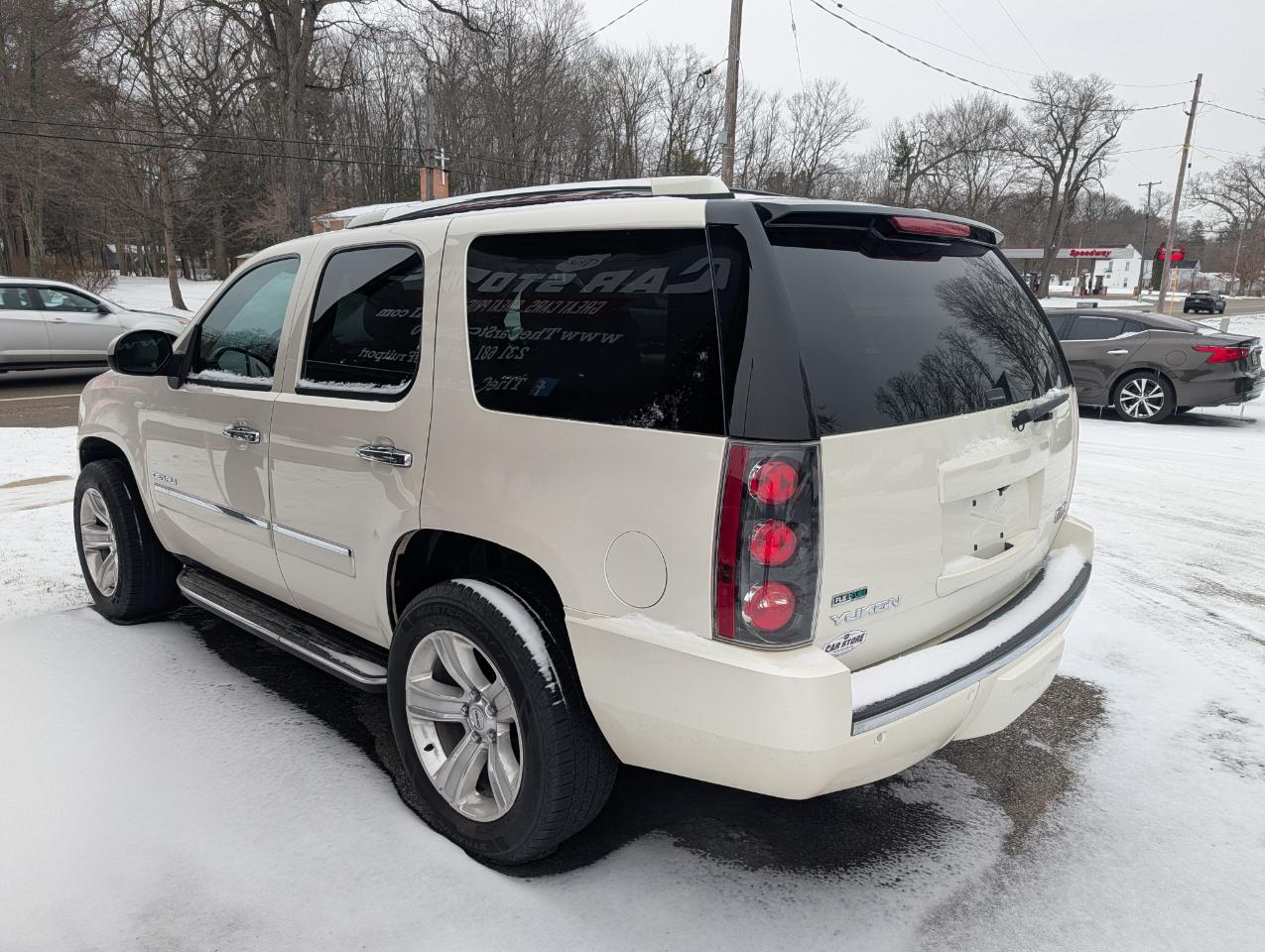 GMC Yukon AWD 4dr 1500 Denali 2012
